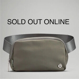 Lululemon Athletica Everywhere belt bag 1L, Grey Sage, SOLD OUT ONLINE